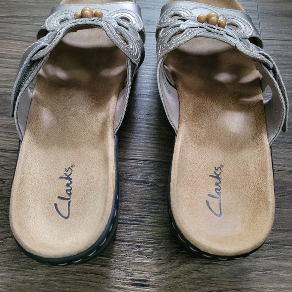 Clarks Lexi Basil Pewter Sandals Women's 9 Bead Detail Leather Wedge Heel Slides - Picture 7 of 9